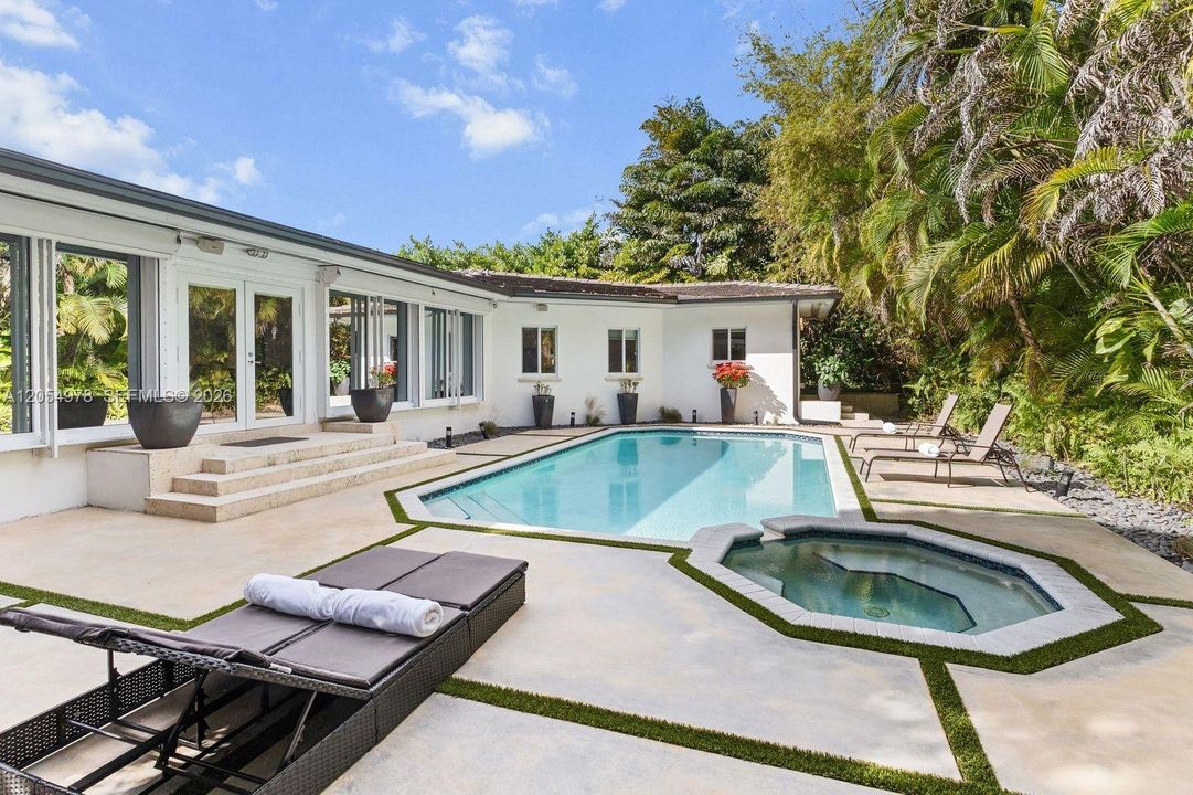 En Venta: $3,999,000 (4 camas, 3 baños, 2766 Pies cuadrados)