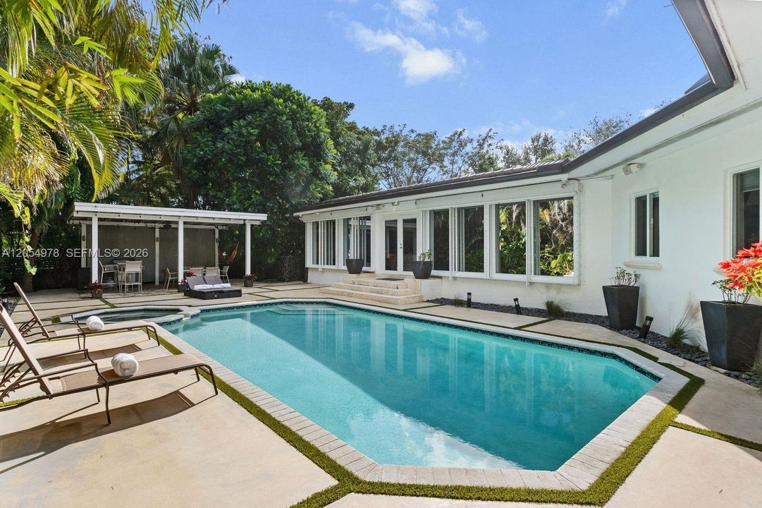 En Venta: $3,999,000 (4 camas, 3 baños, 2766 Pies cuadrados)