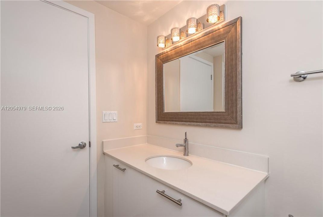 For Rent: $3,500 (1 beds, 1 baths, 735 Square Feet)