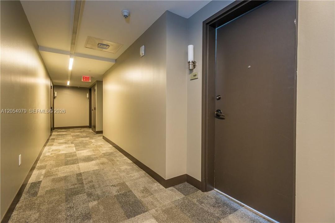 For Rent: $3,500 (1 beds, 1 baths, 735 Square Feet)