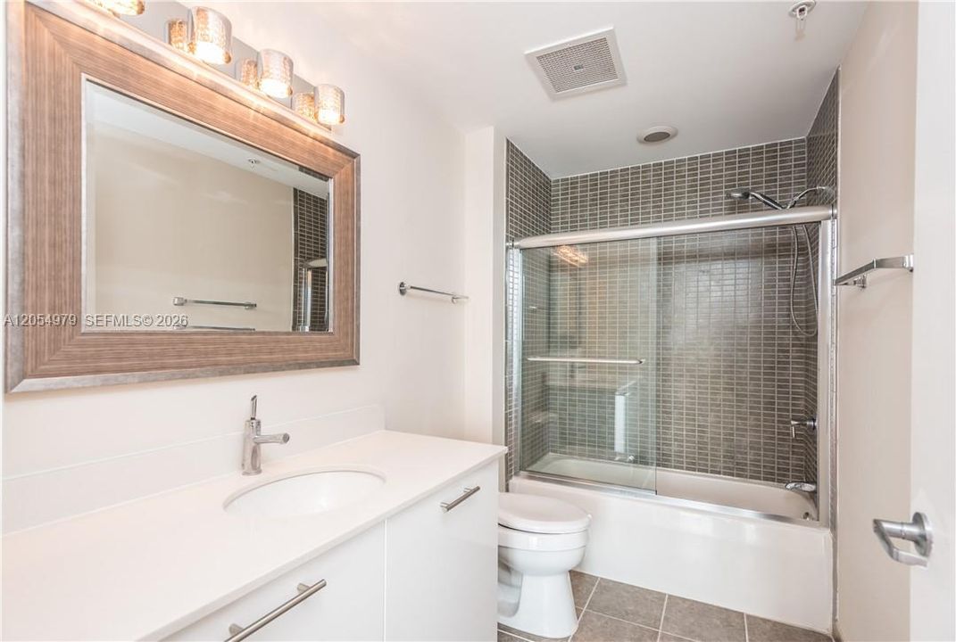 For Rent: $3,500 (1 beds, 1 baths, 735 Square Feet)
