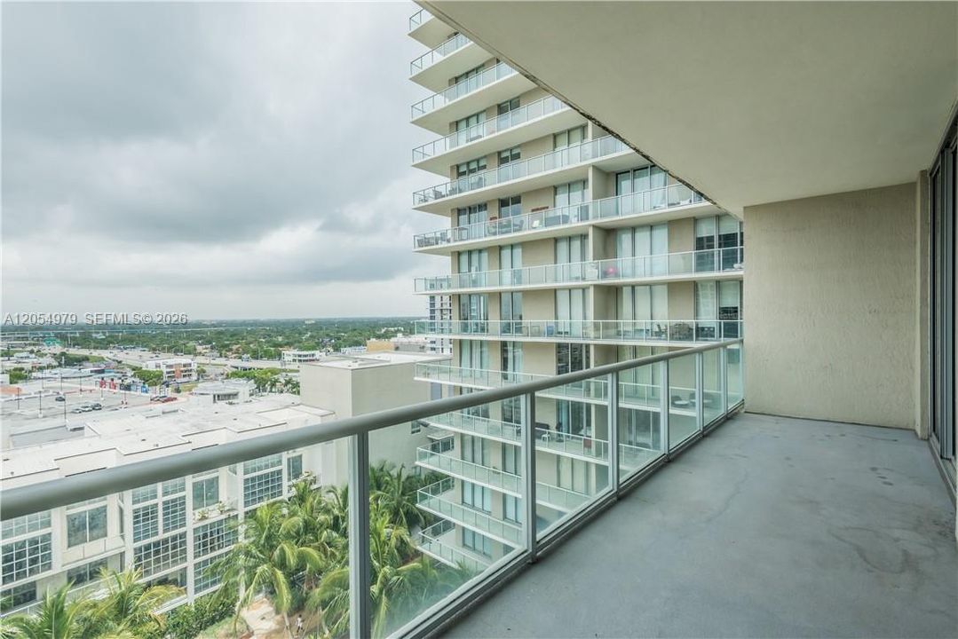 For Rent: $3,500 (1 beds, 1 baths, 735 Square Feet)
