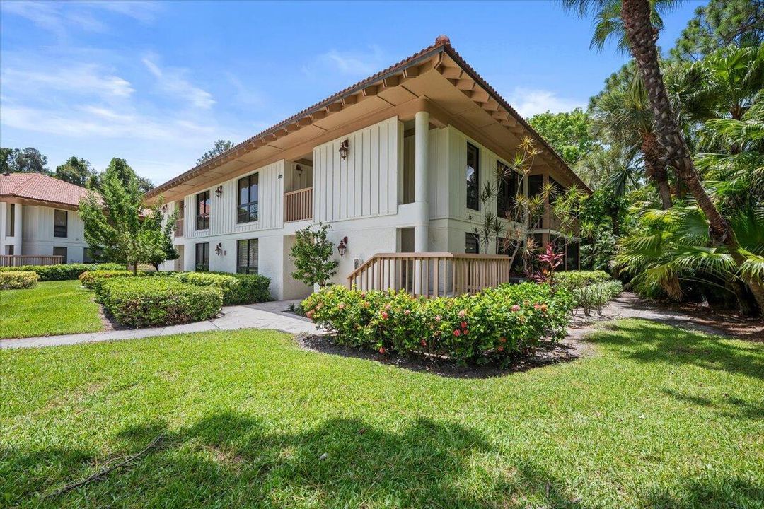 Welcome to 221 Brackenwood Terrace
