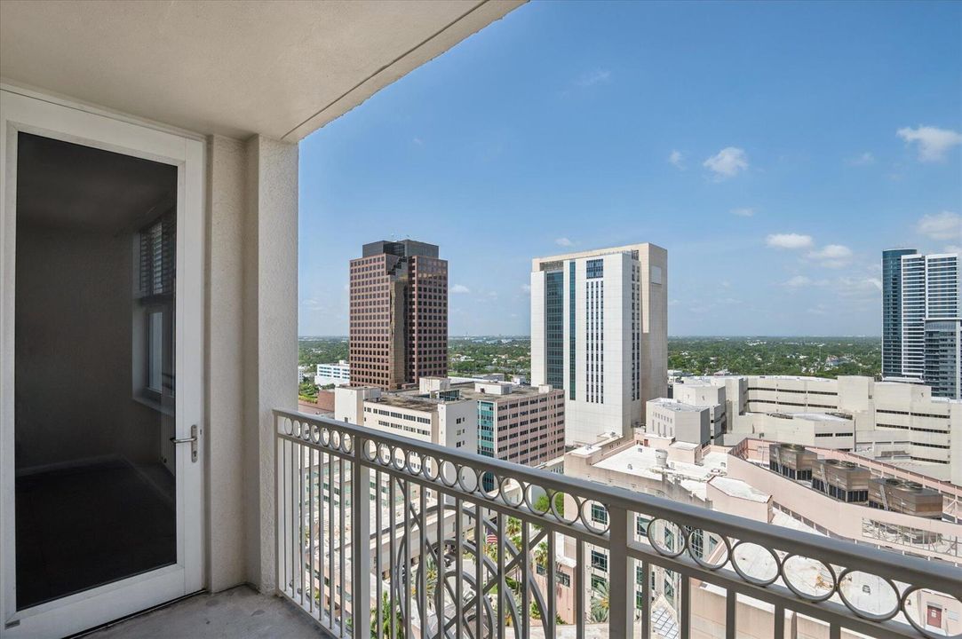 12-Steiner-511 SE 5th Ave #2115-12