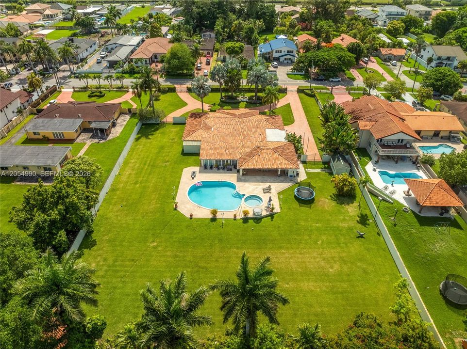 На продажу: $1,999,000 (5 спален, 5 ванн, 4795 Квадратных фут)