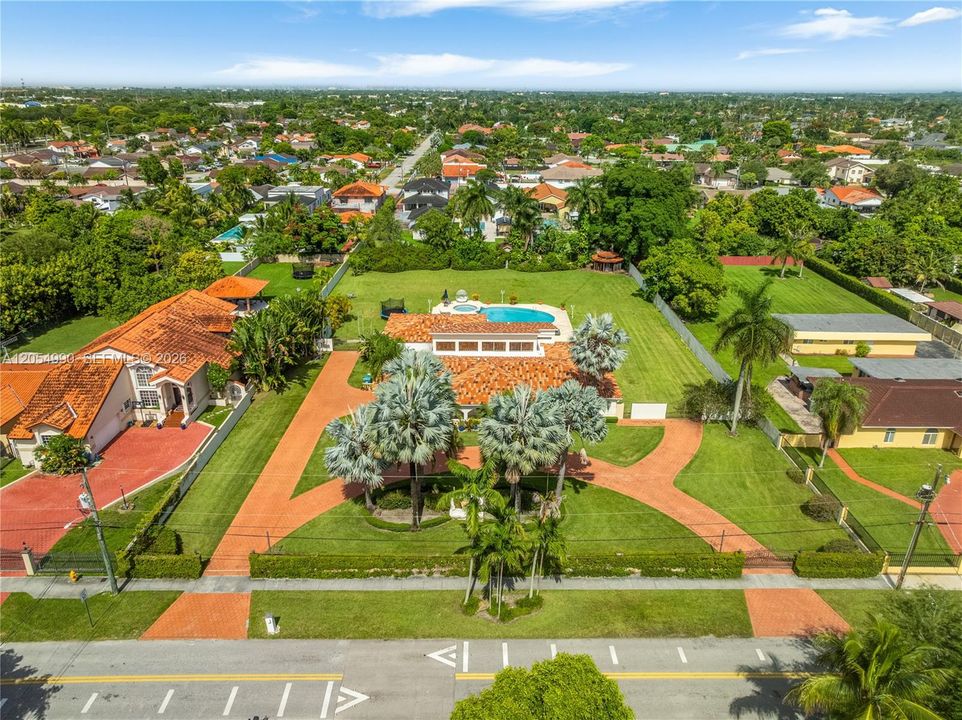 На продажу: $1,999,000 (5 спален, 5 ванн, 4795 Квадратных фут)