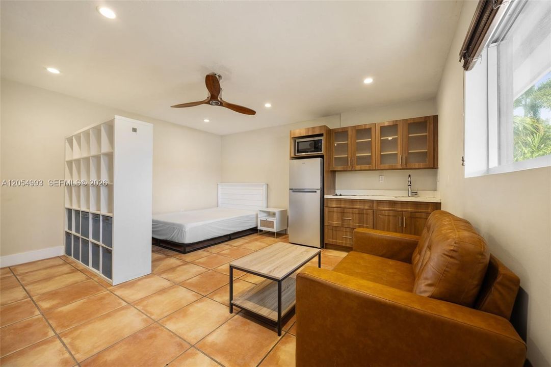 For Rent: $1,450 (0 beds, 1 baths, 350 Square Feet)