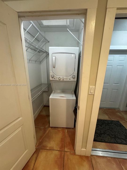 For Rent: $1,500 (0 beds, 1 baths, 350 Square Feet)