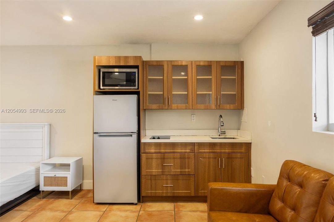 For Rent: $1,450 (0 beds, 1 baths, 350 Square Feet)