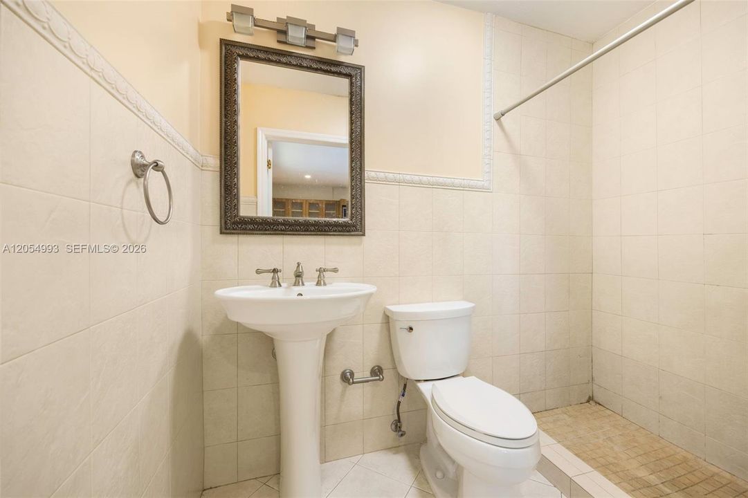 For Rent: $1,450 (0 beds, 1 baths, 350 Square Feet)