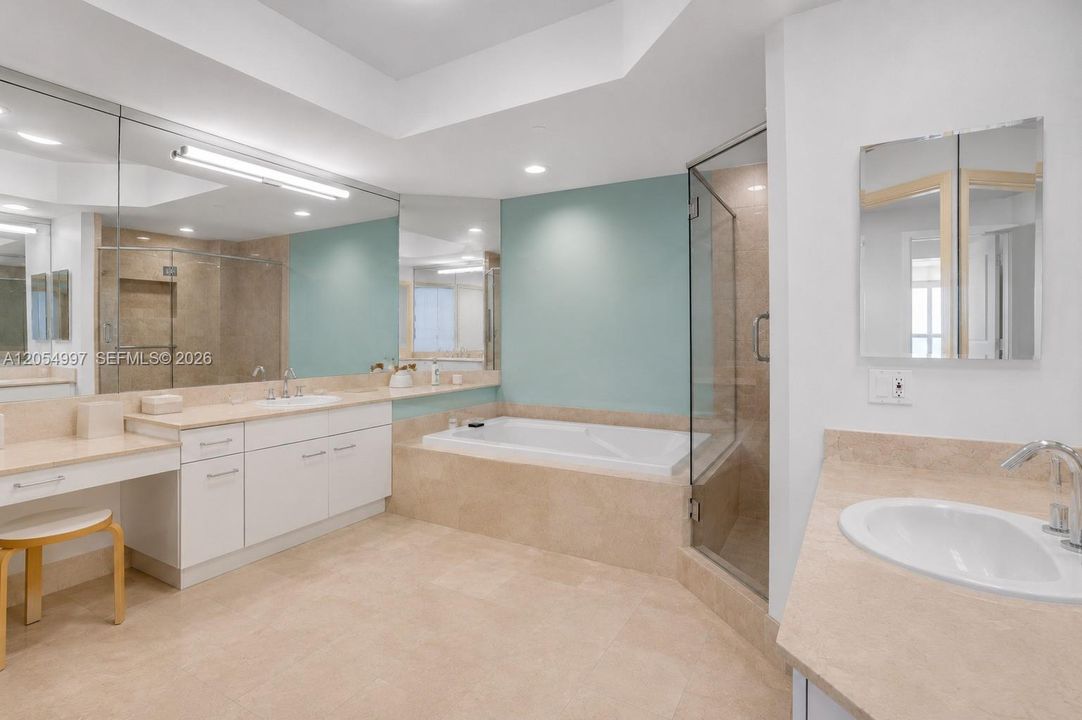 На продажу: $925,000 (2 спален, 2 ванн, 2190 Квадратных фут)