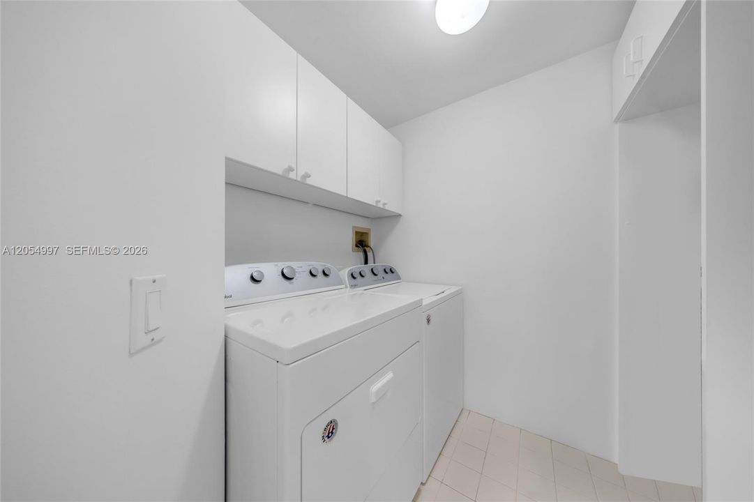 На продажу: $925,000 (2 спален, 2 ванн, 2190 Квадратных фут)