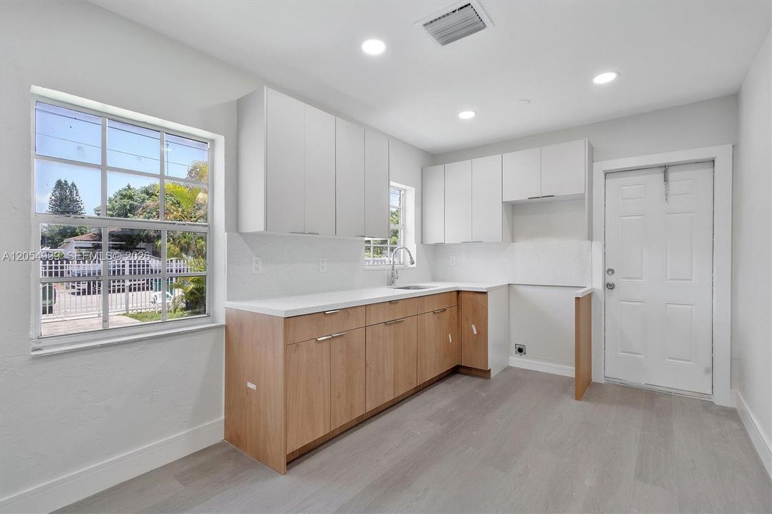 En Venta: $429,000 (2 camas, 1 baños, 792 Pies cuadrados)