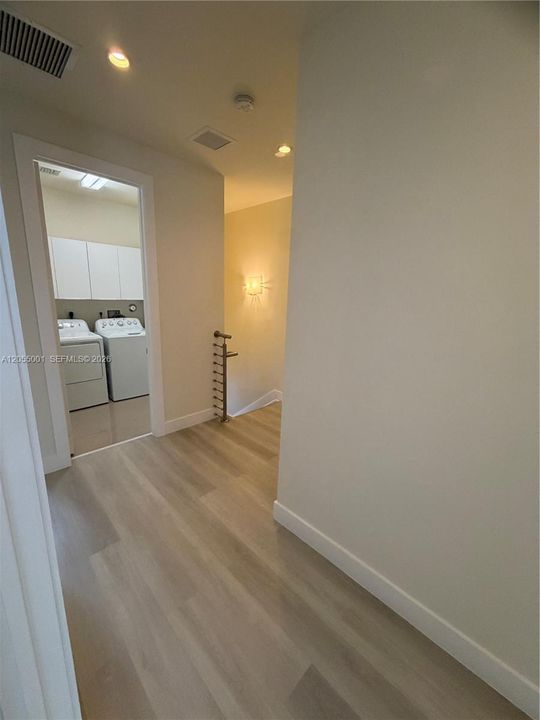 Activo con contrato: $4,500 (3 camas, 2 baños, 2317 Pies cuadrados)