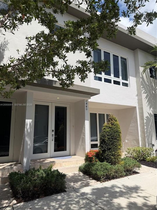 Activo con contrato: $4,500 (3 camas, 2 baños, 2317 Pies cuadrados)