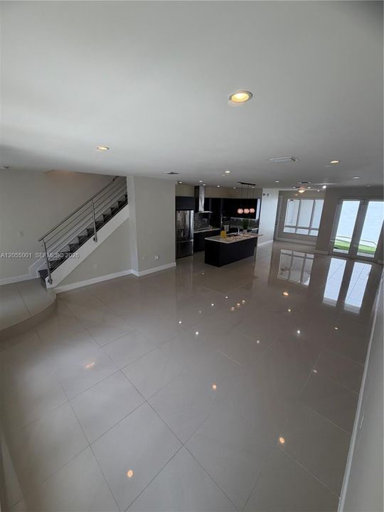 Activo con contrato: $4,500 (3 camas, 2 baños, 2317 Pies cuadrados)