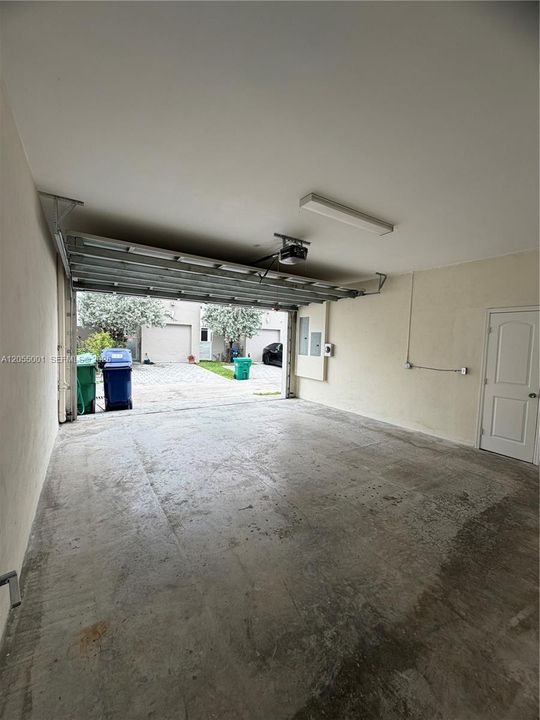Activo con contrato: $4,500 (3 camas, 2 baños, 2317 Pies cuadrados)