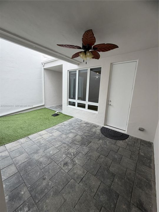 Activo con contrato: $4,500 (3 camas, 2 baños, 2317 Pies cuadrados)