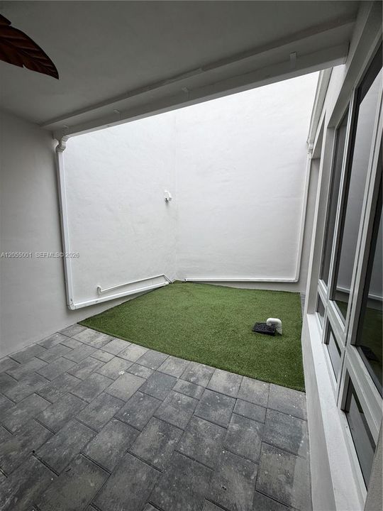 Activo con contrato: $4,500 (3 camas, 2 baños, 2317 Pies cuadrados)