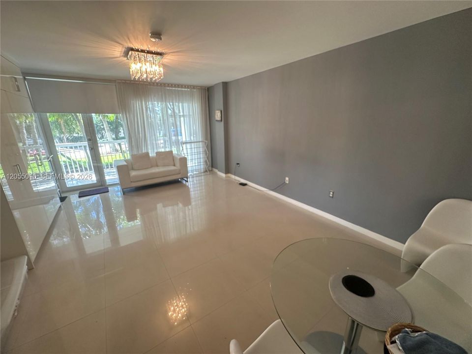 En Venta: $440,000 (0 camas, 1 baños, 438 Pies cuadrados)
