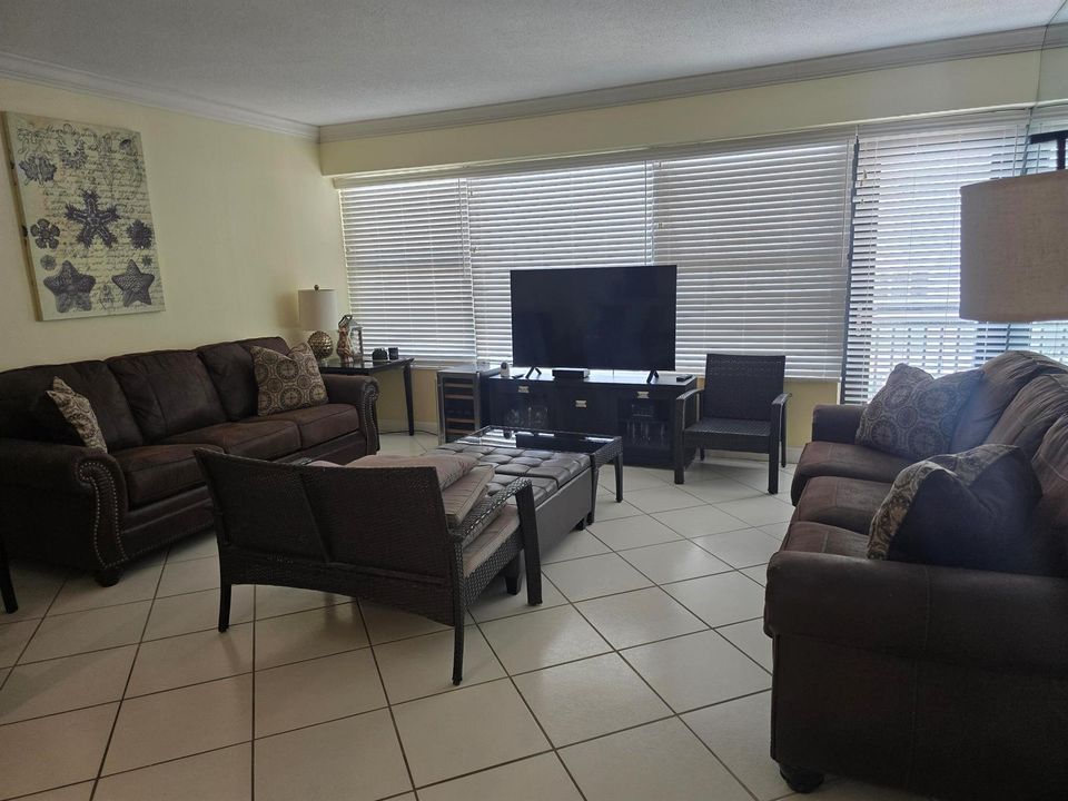 Living Room Full1