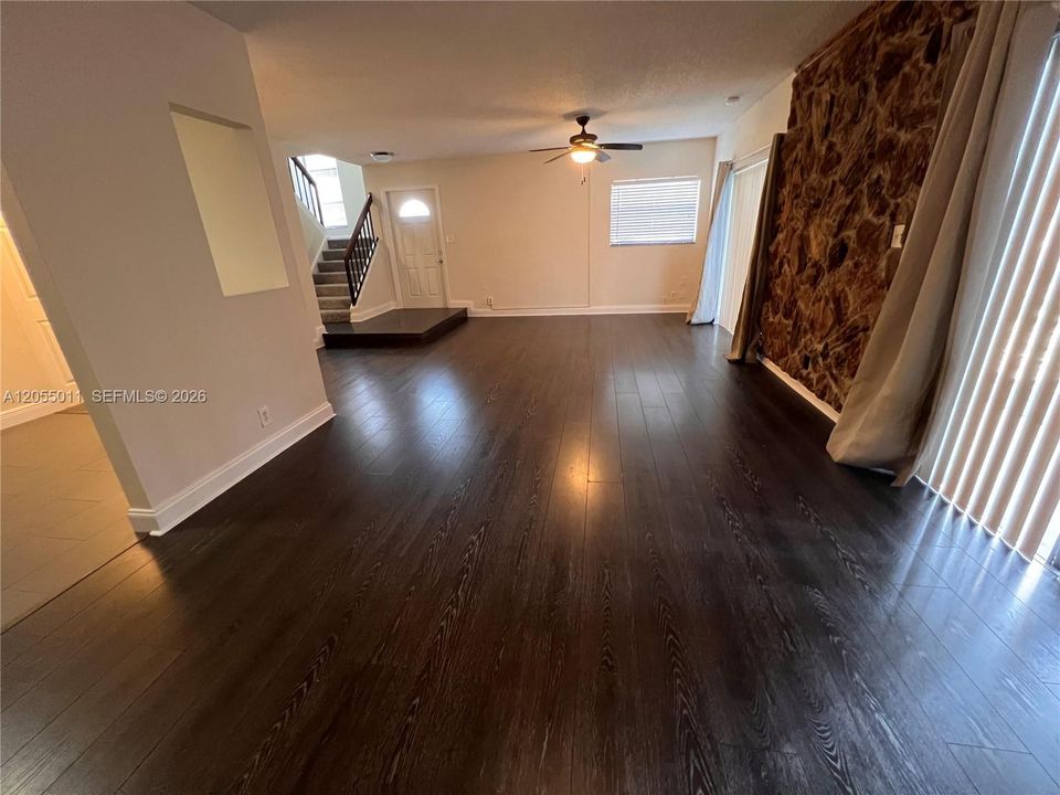 В аренду: $2,350 (2 спален, 2 ванн, 1380 Квадратных фут)