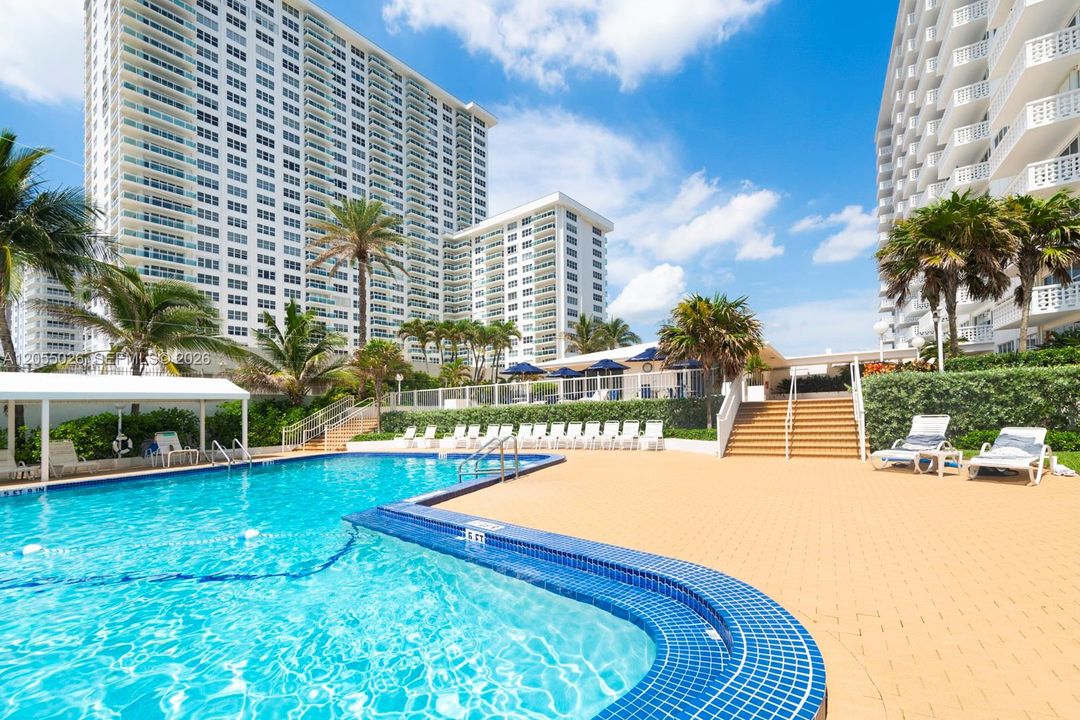 На продажу: $489,995 (2 спален, 2 ванн, 1190 Квадратных фут)