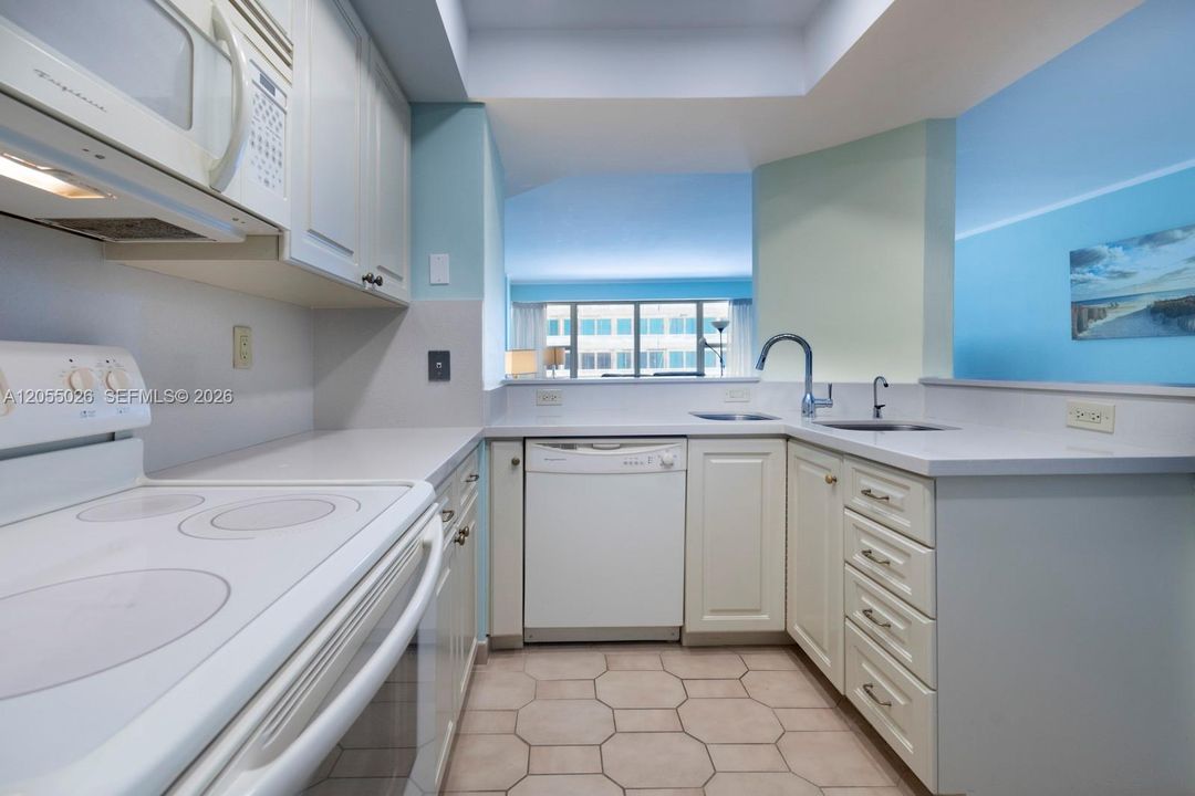 На продажу: $489,995 (2 спален, 2 ванн, 1190 Квадратных фут)