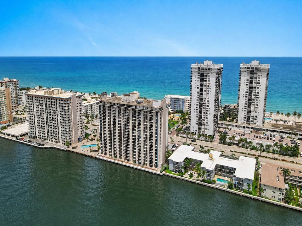 На продажу: $299,000 (2 спален, 2 ванн, 1218 Квадратных фут)