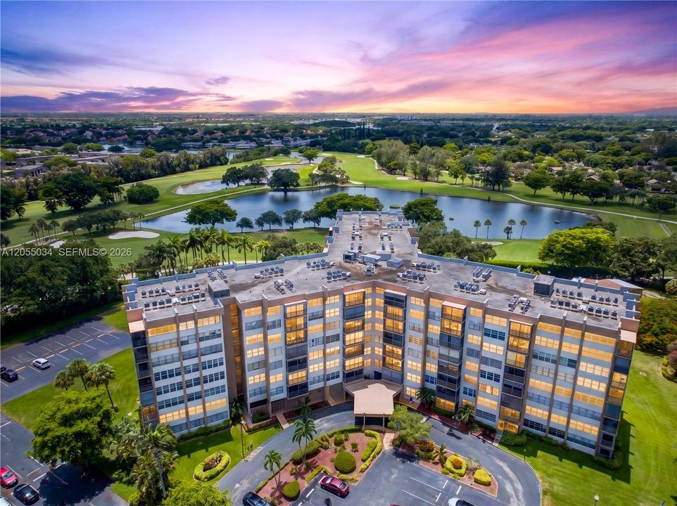 Amazing Sunsets and Golf Views!