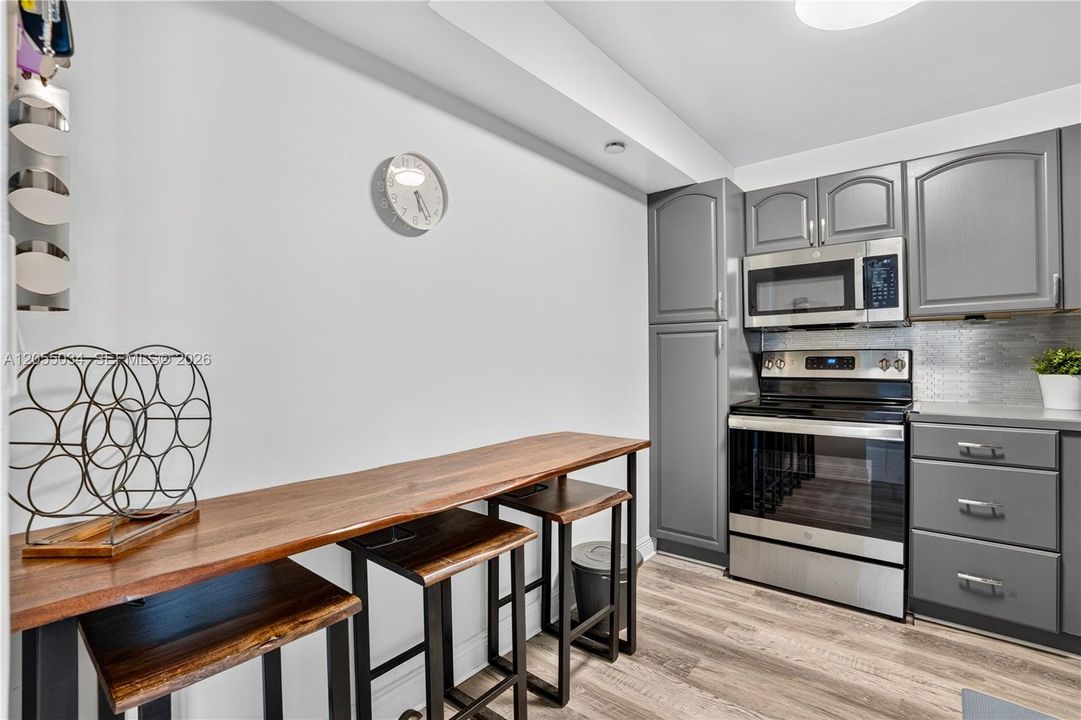 На продажу: $215,000 (2 спален, 2 ванн, 980 Квадратных фут)