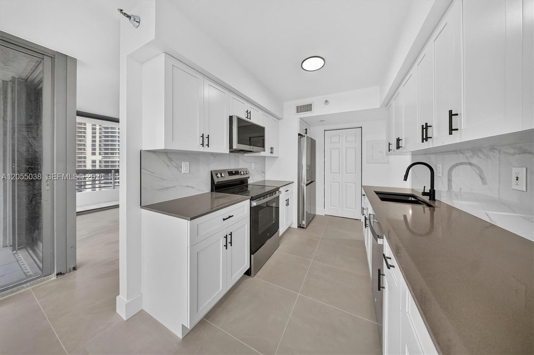 На продажу: $650,000 (2 спален, 2 ванн, 1361 Квадратных фут)