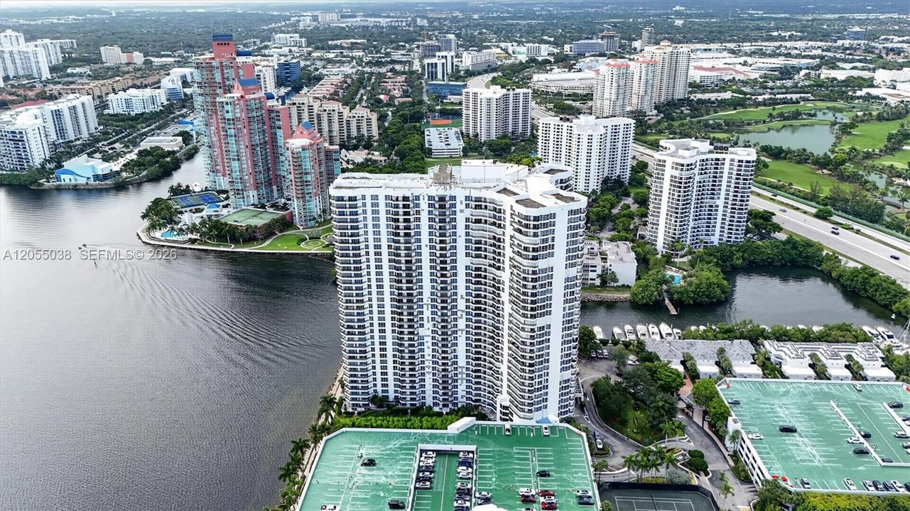 На продажу: $650,000 (2 спален, 2 ванн, 1361 Квадратных фут)
