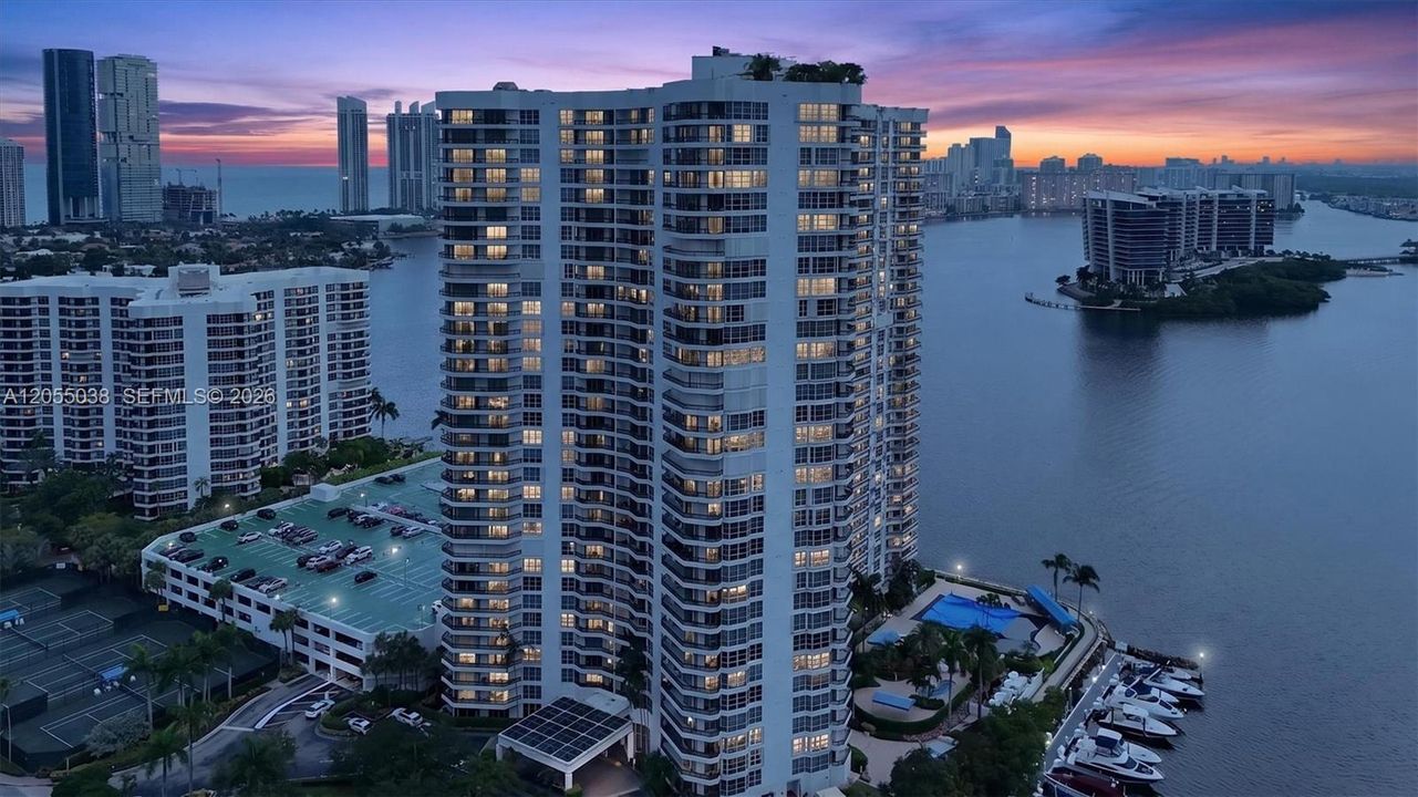 На продажу: $650,000 (2 спален, 2 ванн, 1361 Квадратных фут)