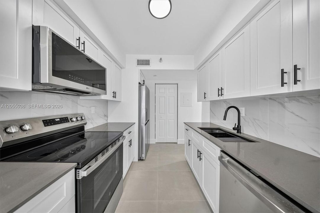 На продажу: $650,000 (2 спален, 2 ванн, 1361 Квадратных фут)
