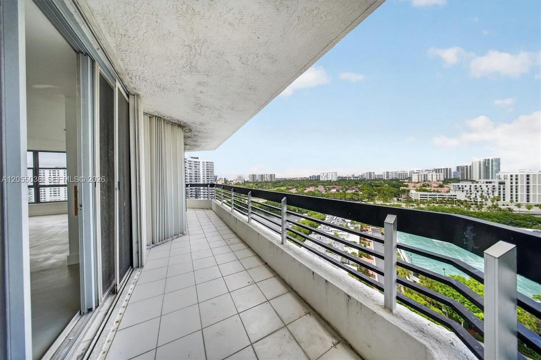 На продажу: $650,000 (2 спален, 2 ванн, 1361 Квадратных фут)