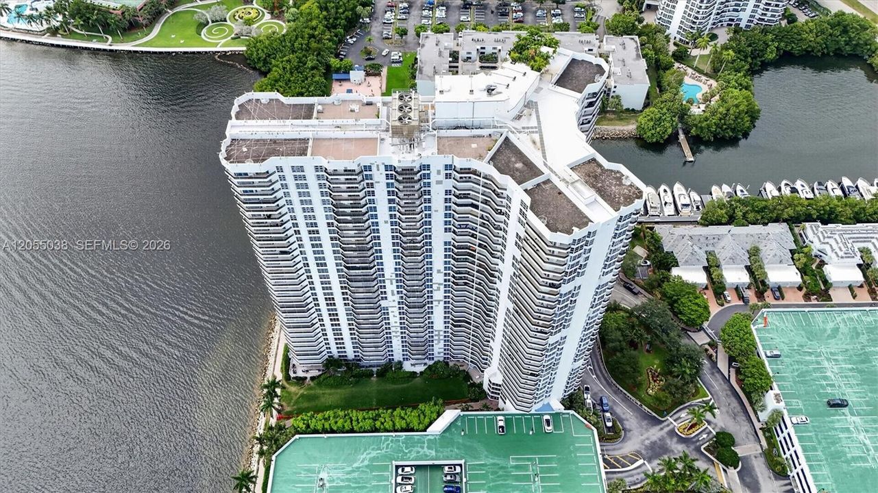 На продажу: $650,000 (2 спален, 2 ванн, 1361 Квадратных фут)