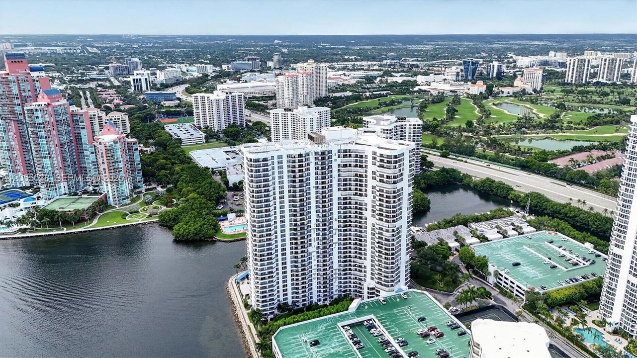 На продажу: $650,000 (2 спален, 2 ванн, 1361 Квадратных фут)