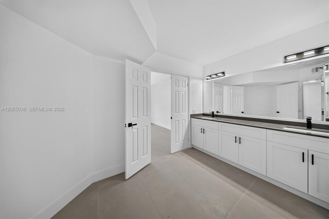 На продажу: $650,000 (2 спален, 2 ванн, 1361 Квадратных фут)