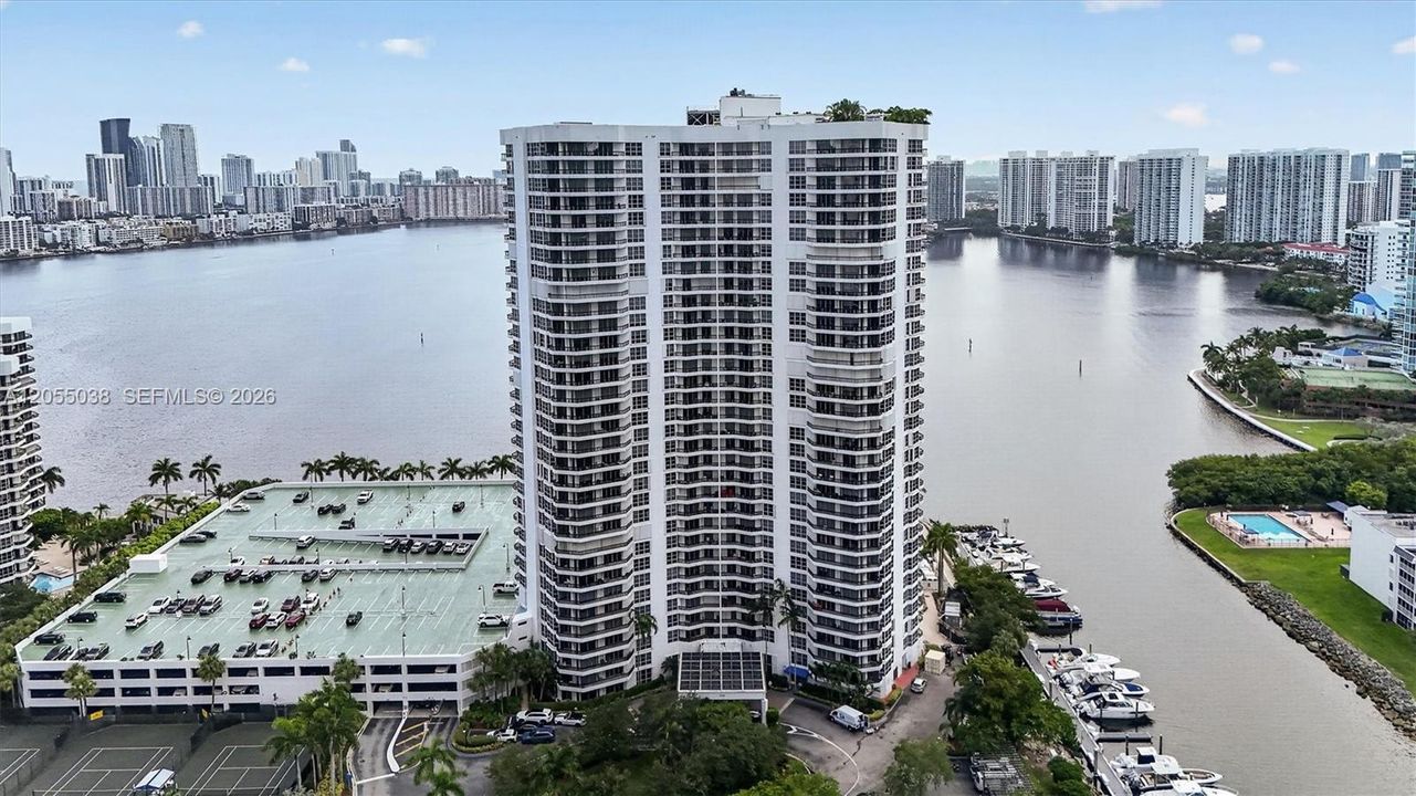 На продажу: $650,000 (2 спален, 2 ванн, 1361 Квадратных фут)