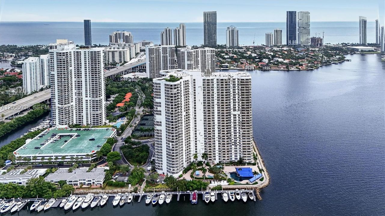 На продажу: $650,000 (2 спален, 2 ванн, 1361 Квадратных фут)