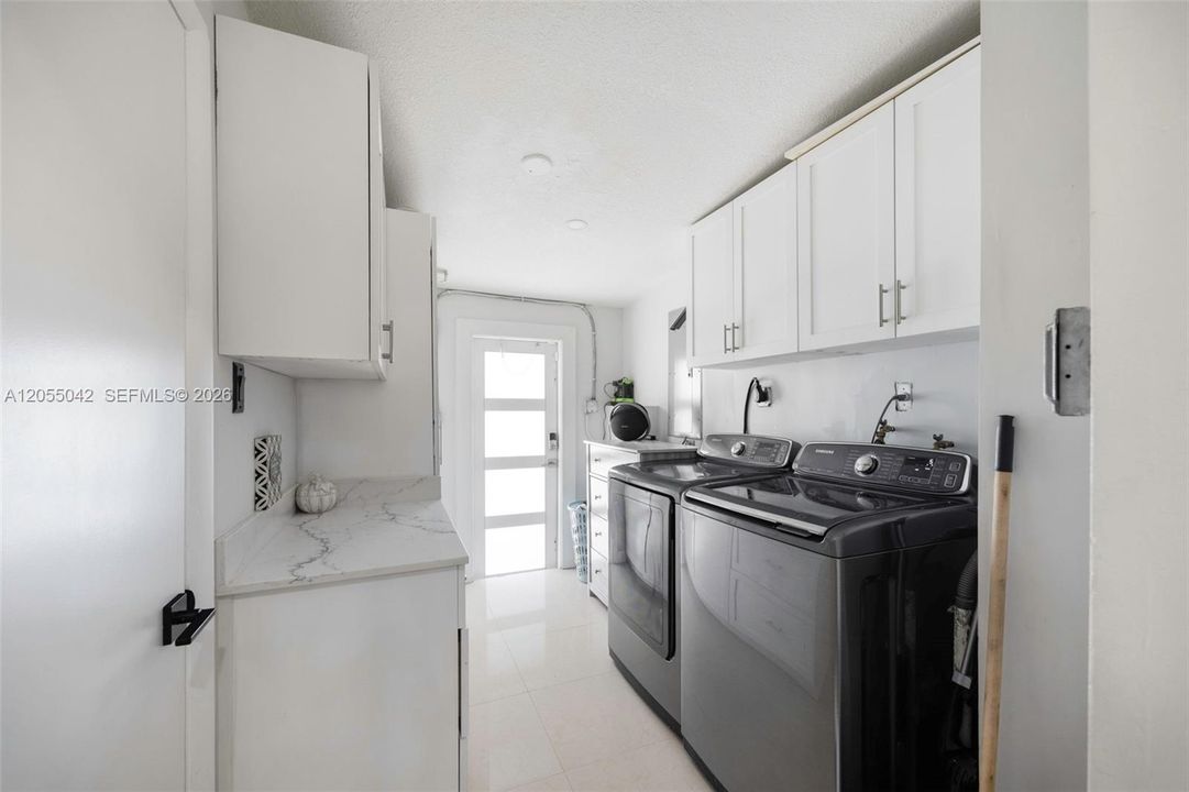En Venta: $725,000 (4 camas, 2 baños, 1929 Pies cuadrados)