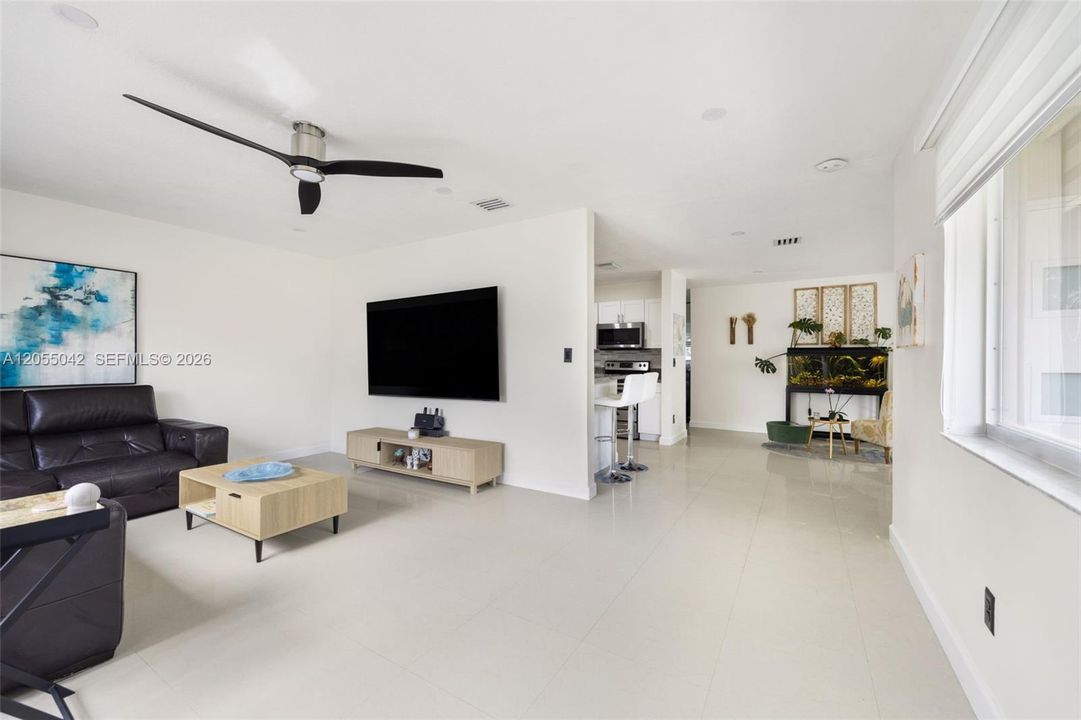 En Venta: $725,000 (4 camas, 2 baños, 1929 Pies cuadrados)