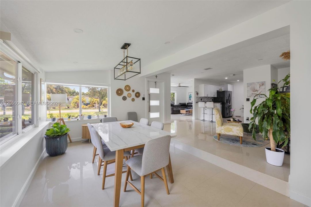 En Venta: $725,000 (4 camas, 2 baños, 1929 Pies cuadrados)