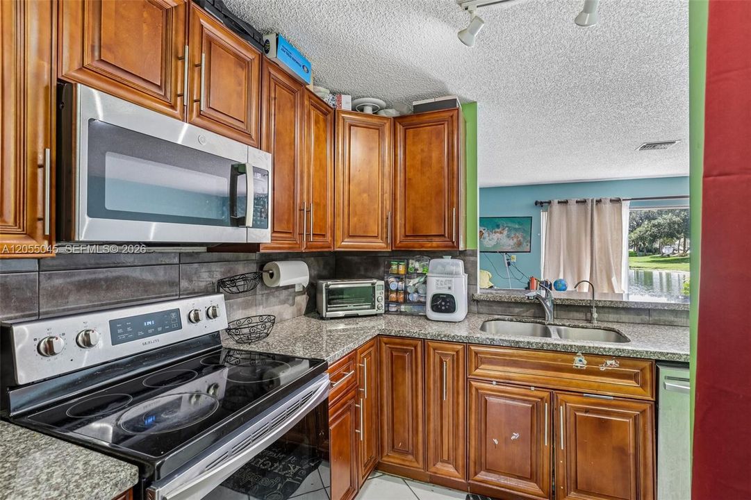 For Sale: $430,000 (3 beds, 2 baths, 1566 Square Feet)