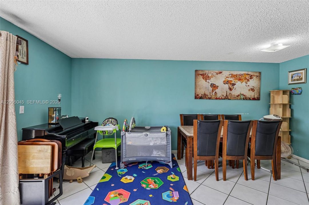 For Sale: $430,000 (3 beds, 2 baths, 1566 Square Feet)