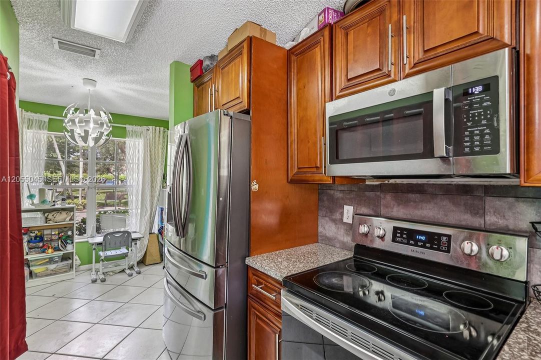 For Sale: $430,000 (3 beds, 2 baths, 1566 Square Feet)