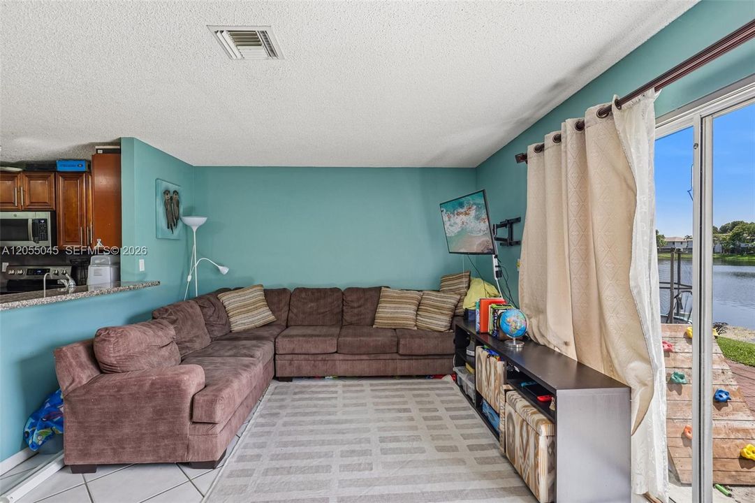 For Sale: $430,000 (3 beds, 2 baths, 1566 Square Feet)