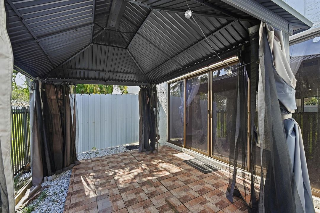 Patio & Backyard
