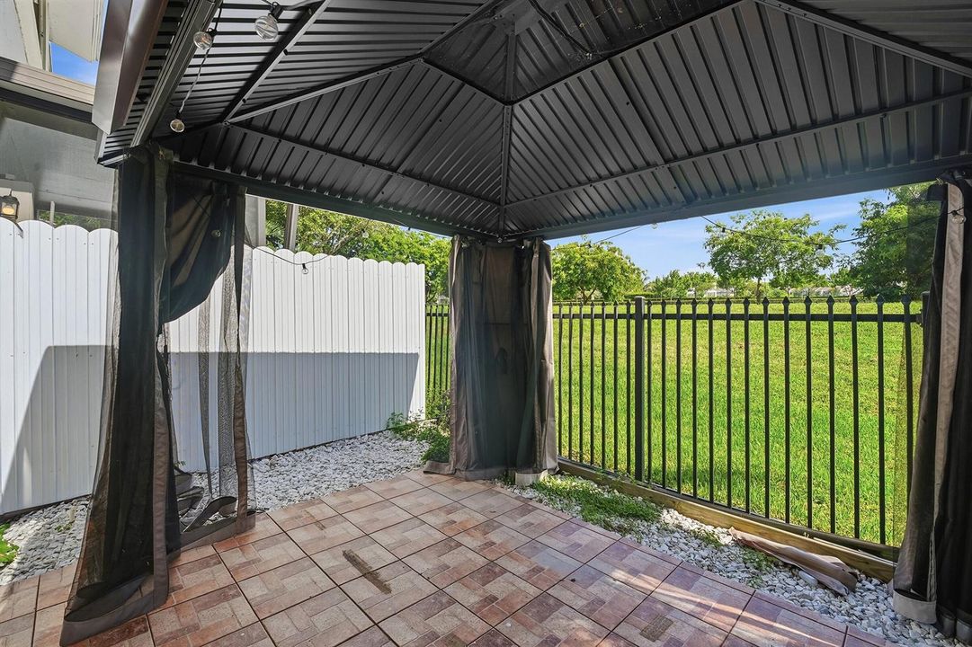 Patio & Backyard